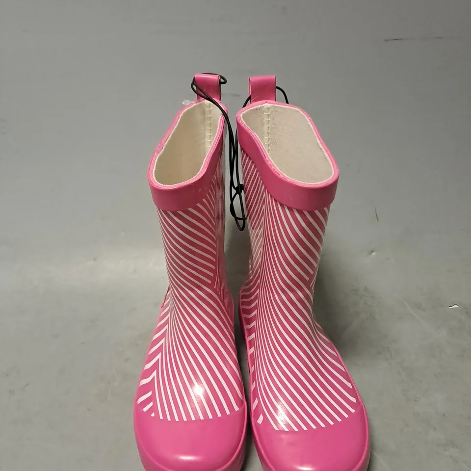 PAIR OF BARBIE KIDS WELLINGTON BOOTS IN PINK/GREEN SIZE 25