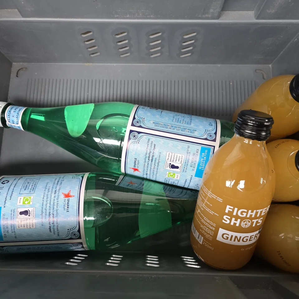 APPROXIMATELY 12 ASSORTED FOOD & DRINK ITEMS TO INCLUDE S.PELLEGRINO SPARKLING WATER, ROBINSONS DOUBLE STRENGTH, COCO MILK CHOCOLATE, ETC - COLLECTION ONLY