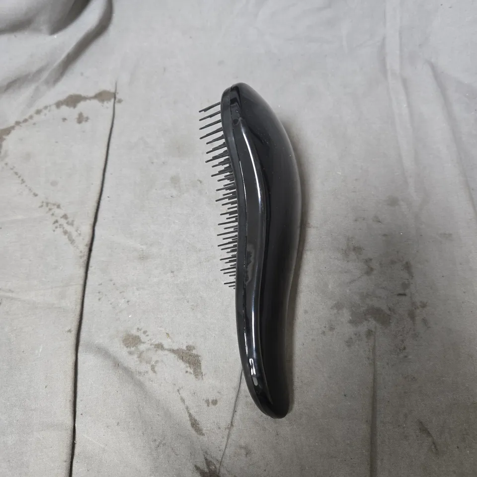 BOX OF APPROXIMATELY 20 BLACK DETANGLING HAIRBRUSHES 