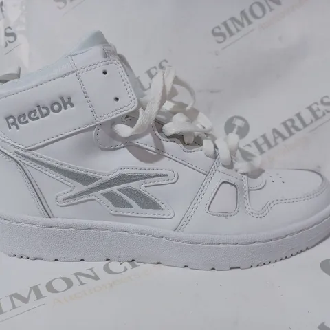 PAIR OF REEBOOK TRAINERS IN WHITE UK SIZE 6.5
