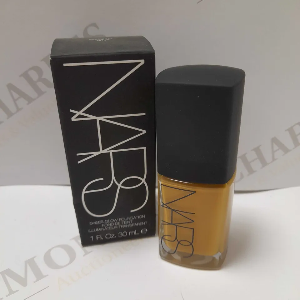 NARS SHEER GLOW FOUNDATION 30ML - MED/DARK 2.3 MOOREA 