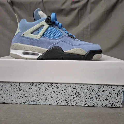 BOXED PAIR OF NIKE AIR JORDAN 4 RETRO SHOES IN BLUE UK SIZE 6