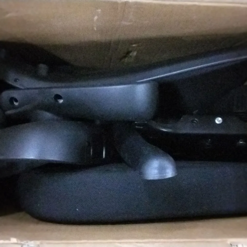 BOXED MESH DESK CHAIR