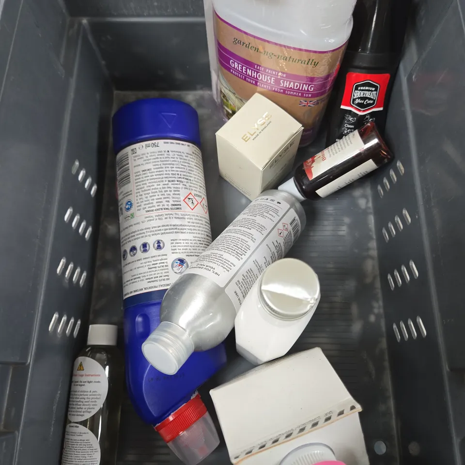 APPROXIMATELY 10 ASSORTED HOUSEHOLD PRODUCTS TO INCLUDE LAUNDRY SANITISER, CLEANER, FRAGRANCE ETC 