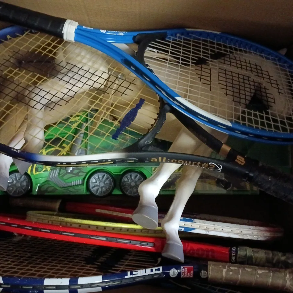 BOX OF APPROXIMATELY 10 ASSORTED ITEMS TO INCLUDE MONEY BOX, CLIFTON SMALL ELECTRONIC DRUM SET, ETC - COLLECTION ONLY