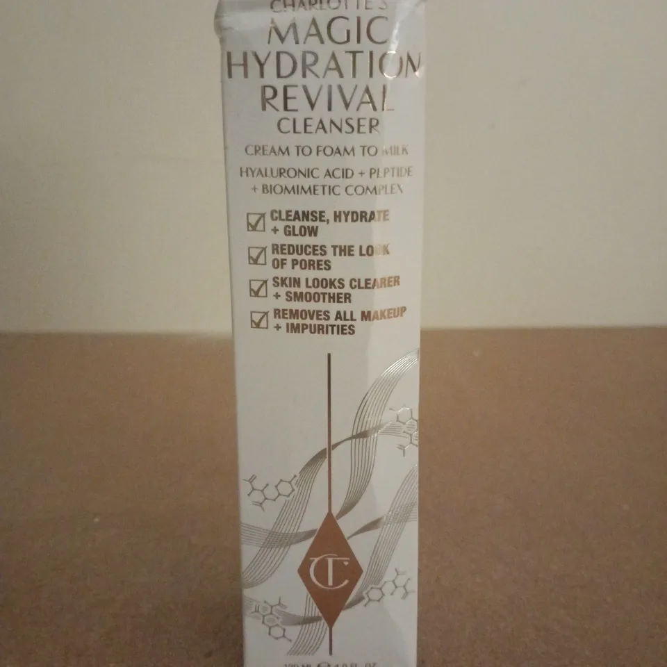 CHARLOTTE TILBURY MAGIC HYDRATION REVIVAL CLEANSER (120ML)