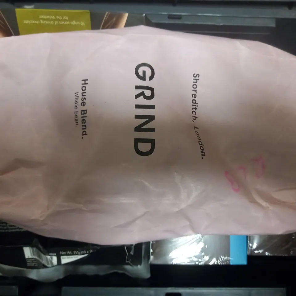 BOX OF APPROX 11 ASSORTED FOOD ITEMS TO INCLUDE - MY PROTEIN CRISPY WAFERS - BODY BUILDING WAREHOUSE ARGININE AAKG - TASSIMO KENCO AMERICANO GRANDE ECT