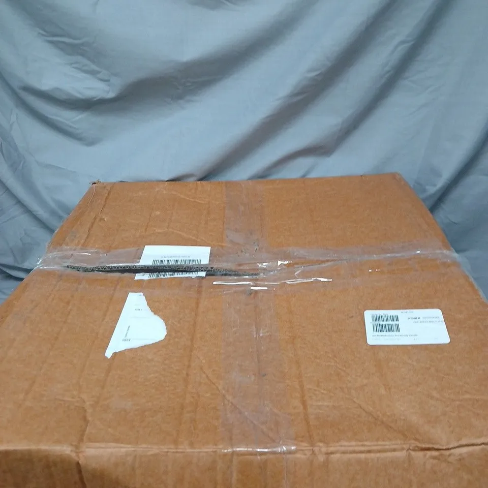 GARDEN REFLECTIONS PRE-LIT HOLLY WREATH