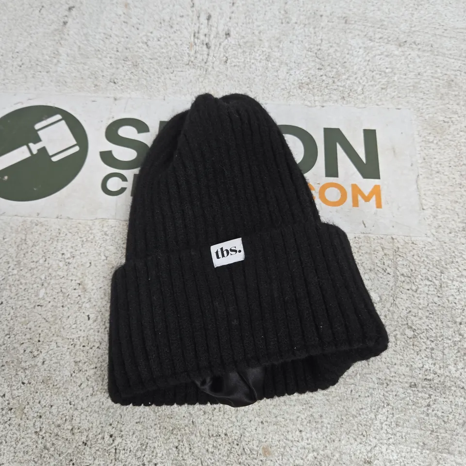 THE BIG SILK BLACK KNIT BEANIE HAT – TBS. LABEL