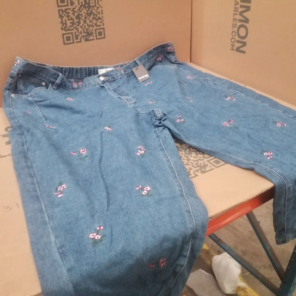 BOX CONTAINING APPROXIMATELY 15X BRAND NEW SIMPLY BE KHAKI STRAIGHT JEANS - COLOUR KHAKI - SIZE 30R