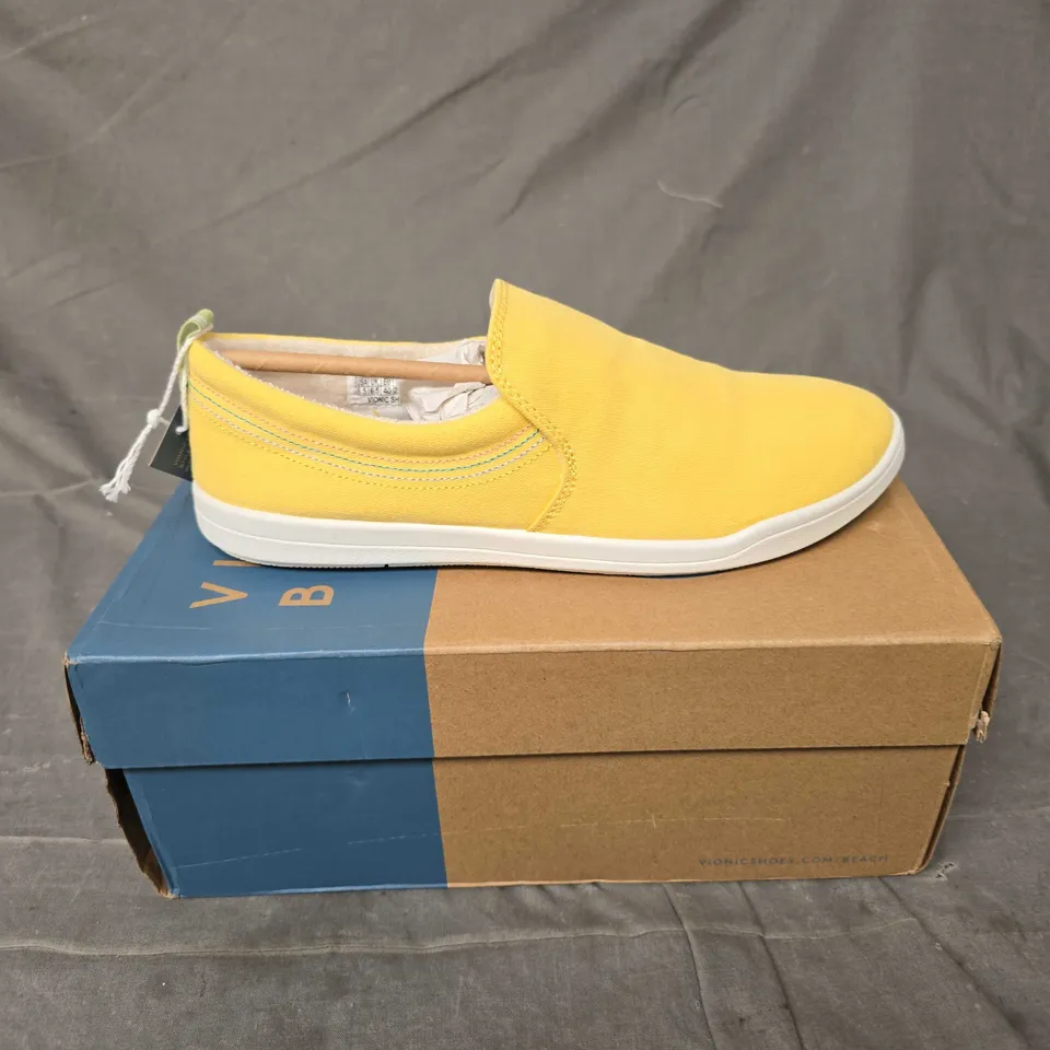 BOXED PAIR OF VIONIC BEACH VENICE SLIP ONS IN YELLOW - 6.5