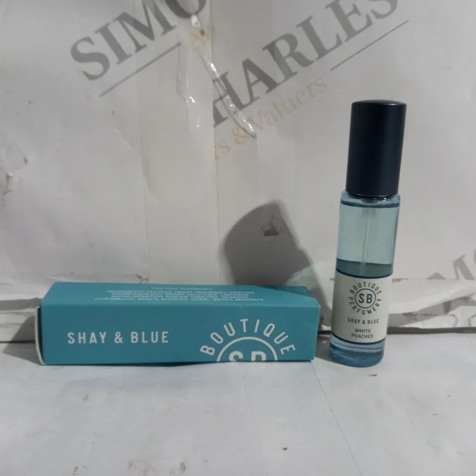 BOX OF APPROX. 6 BOUTIQUE PERFUMERY SHAY & BLUE WHITE PEACHES 