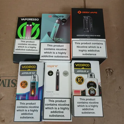 APPROXIMATELY 20 VAPES, E-CIGARETTES & ACCESSORIES TO INCLUDE - VAPORESSO XROS 3 MINI - VOOPOO ARGUS G2 - ASPIRE BP STIK - ETC