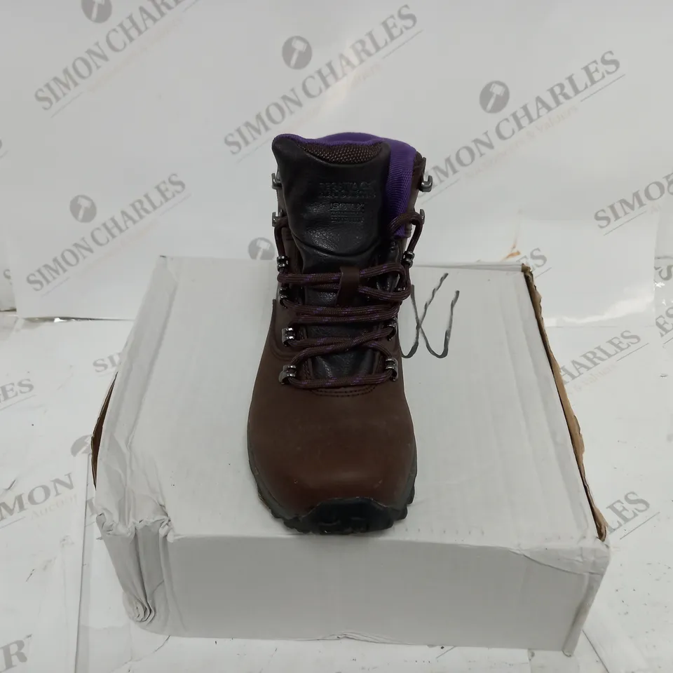 REGATTA BAINSFORD BOOTS SIZE 4