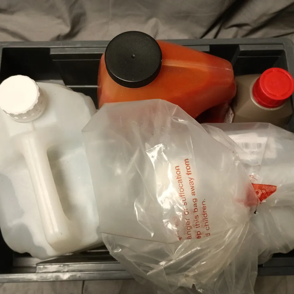 APPROXIMATELY 4 ASSORTED HOUSEHOLD LIQUID PRODUCTS TO INCLUDE FRANKS RED HOT SAUCE, CARPET SHAMPOO, AUTO TRANSMISSION MVATF PLUS, ETC - COLLECTION ONLY