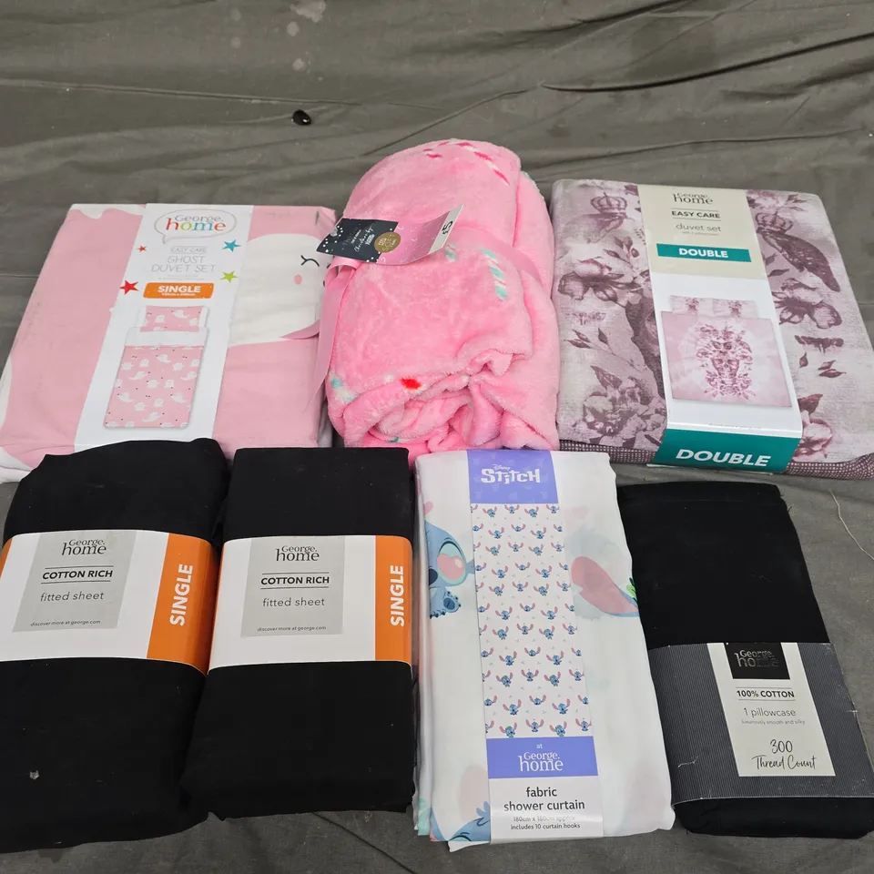 APPROXIMATELY 30 ASSORTED ITEMS TO INCLUDE COTTON RICH FITTED SHEETS, EASY CARE DUVET SETS, SOFT FEEL THROW, ETC