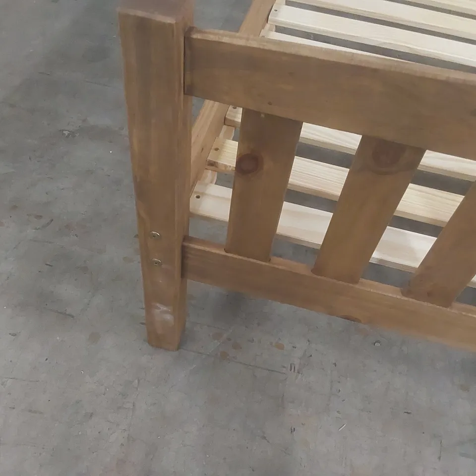 CHESAPEAKE BED FRAME SIZE: DOUBLE (4'6)