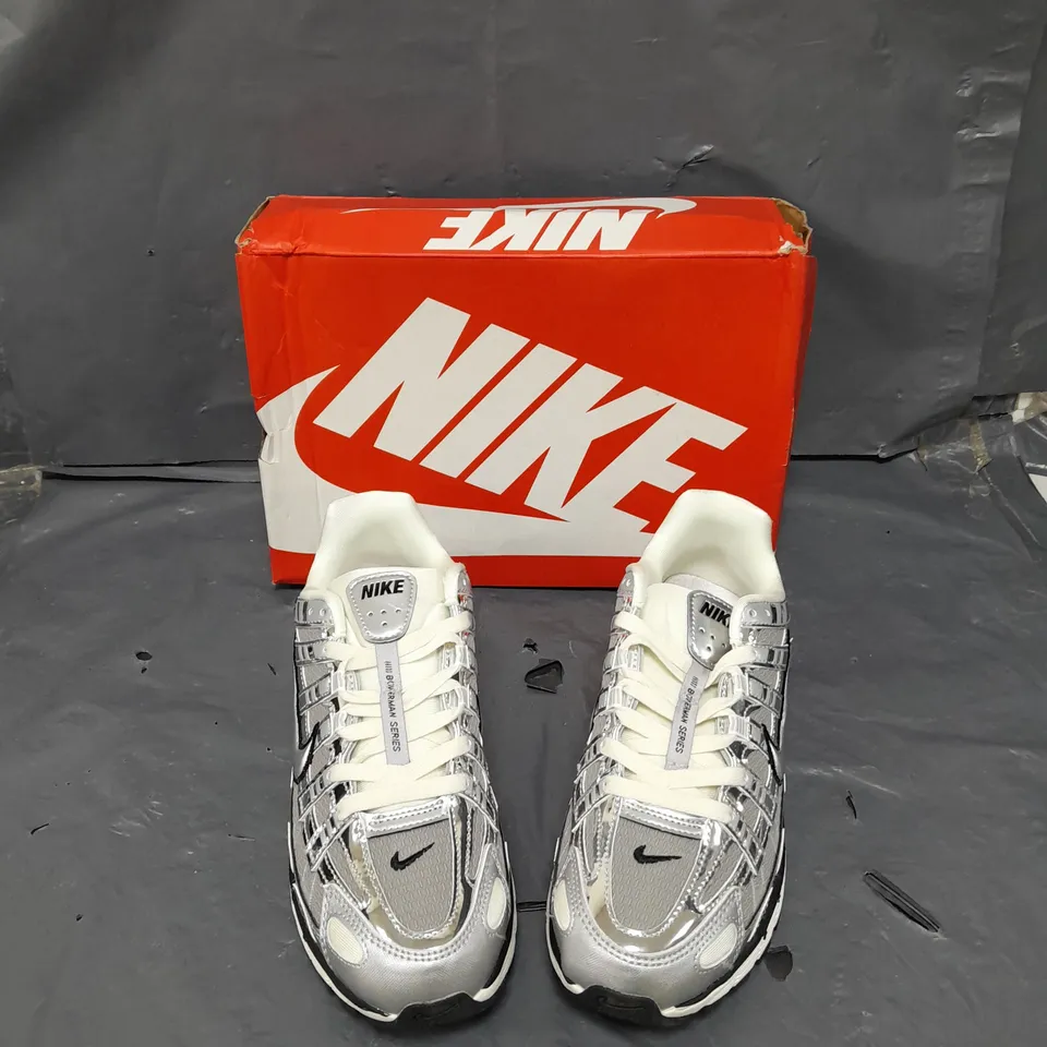 BOXED PAIR OF NIKE P-6000 MENS UK 6 TRAINERS 