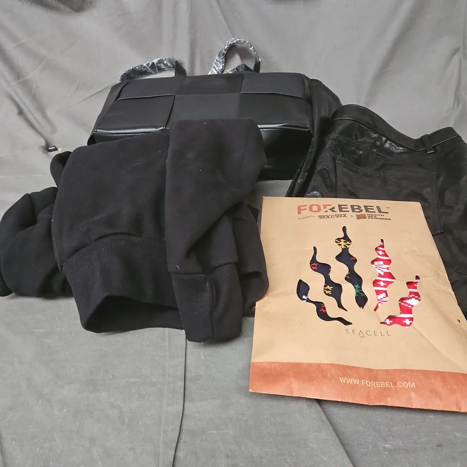 BOX OF APPROXIMATELY 25 ASSORTED CLOTHING ITEMS TO INCLUDE XMAS SOCKS, LARGE HANDBAG, BLACK HOODIE, LEATHER TROUSERS ETC