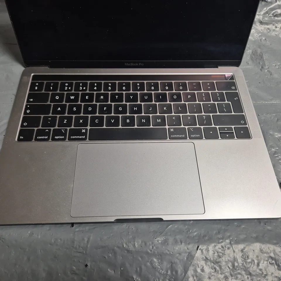APPLE MACBOOK PRO  - A2159