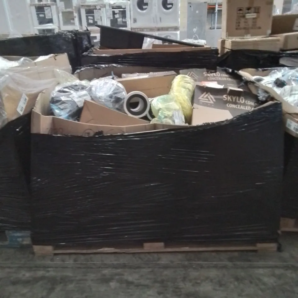 PALLET OF VARIOUS PLUMBING PARTS AND FITTINGS TO INCLUDE: FLEXI PARTS, CISTERNS ETC.