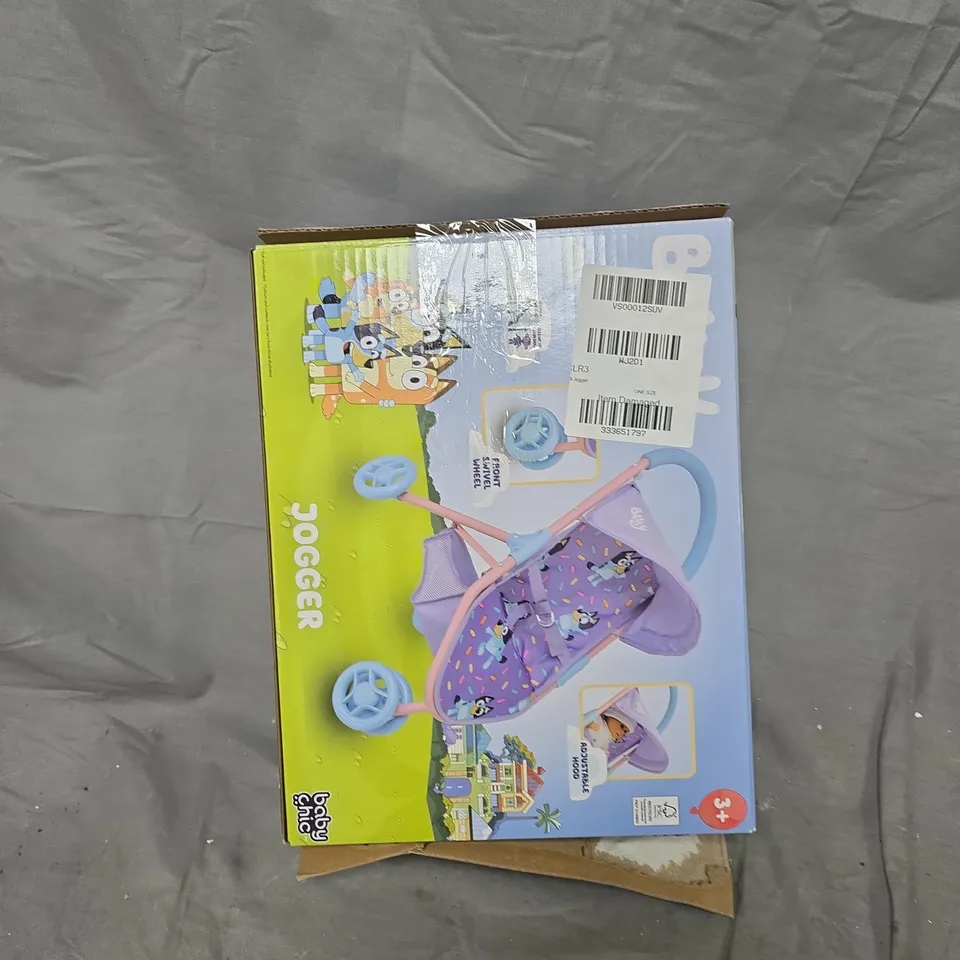 BLUEY JOGGER PUSHCHAIR TOY – BOXED (3+)