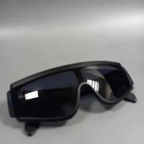 SUNGLASSES RETROSUPERFUTURE MEGA BLACK UAN