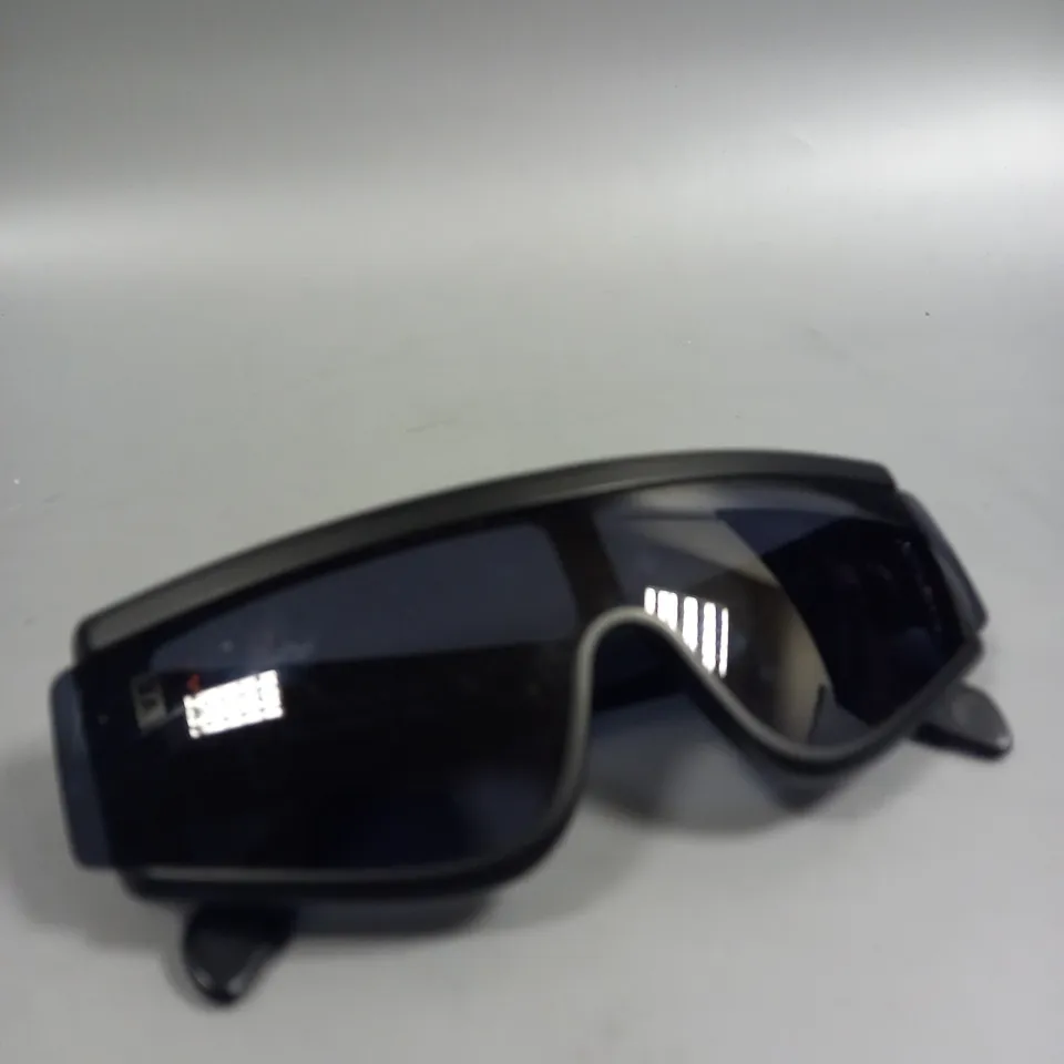 SUNGLASSES RETROSUPERFUTURE MEGA BLACK UAN