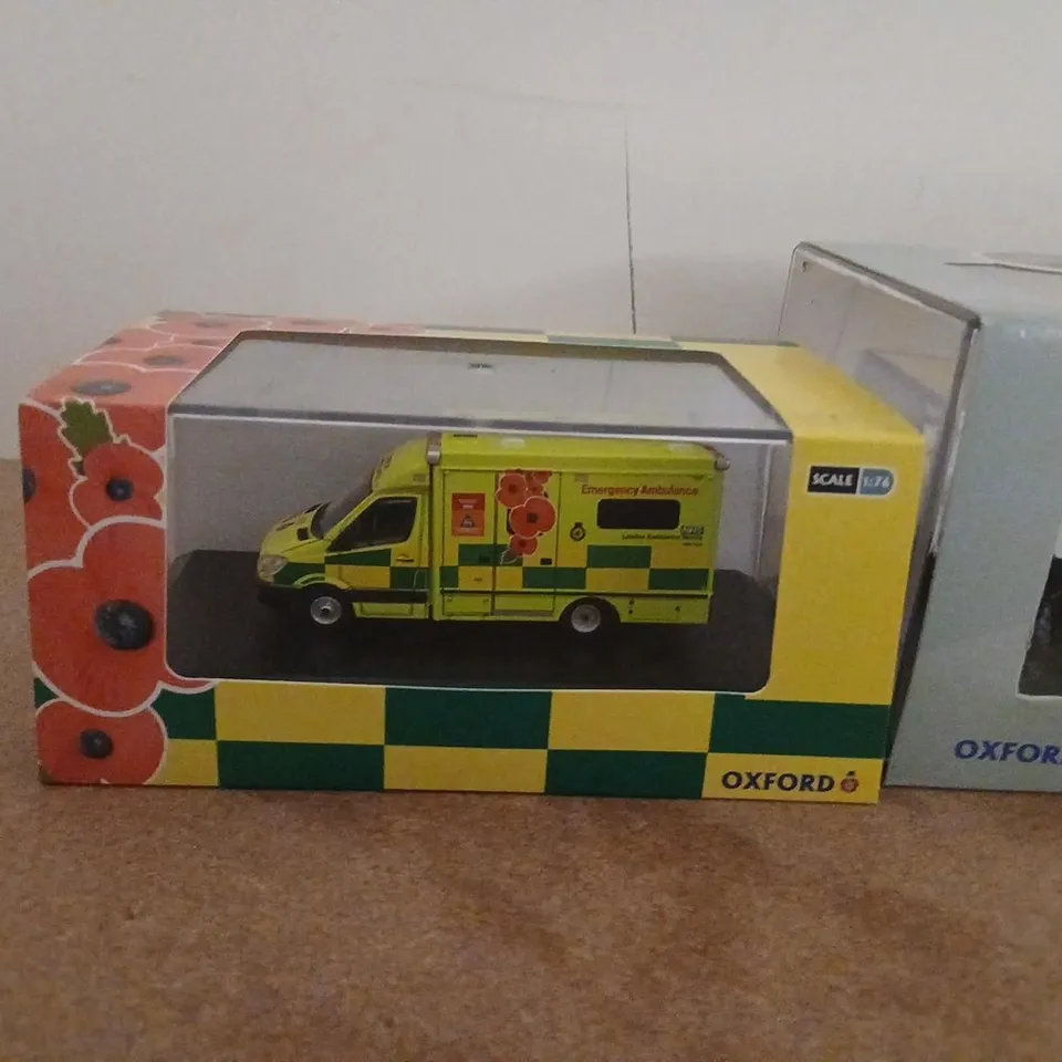 APPROXIMATELY 25 OXFORD DIECAST 1:76 EMERGENCY & POLICE VEHICLE COLLECTION