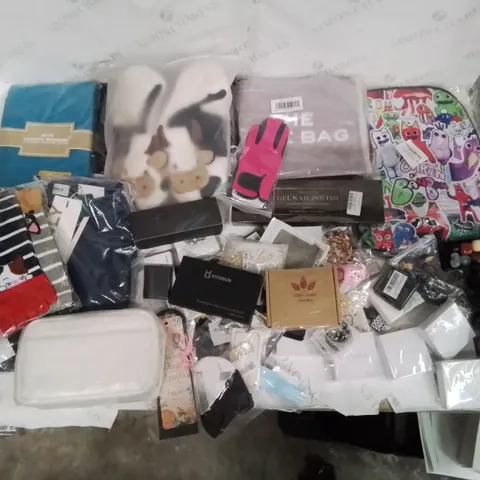 BOX CONTAINING LARGE AMOUNT OF MIXED FASHION ITEMS, CLOTHING, COSTUME/DRESS UP JEWELLERY ETC.