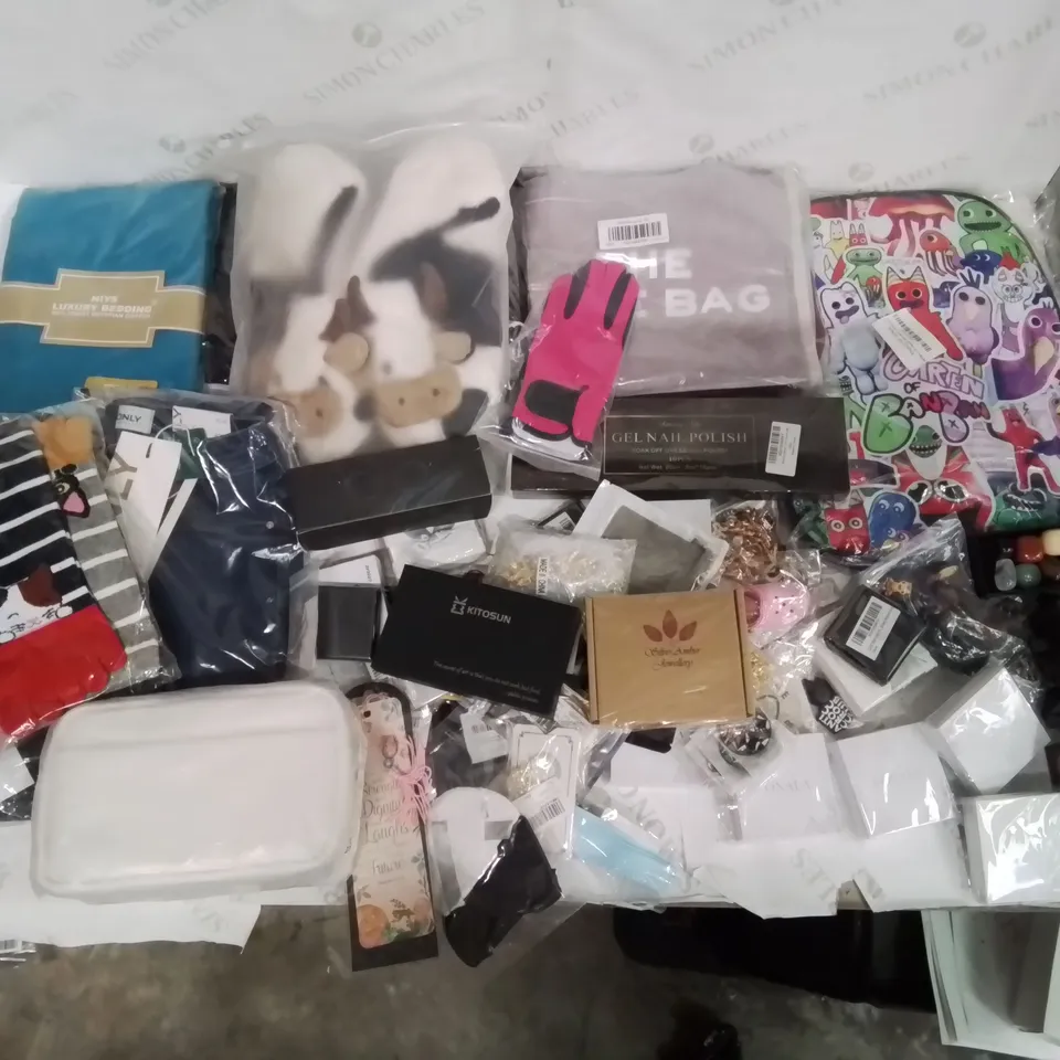 BOX CONTAINING LARGE AMOUNT OF MIXED FASHION ITEMS, CLOTHING, COSTUME/DRESS UP JEWELLERY ETC.