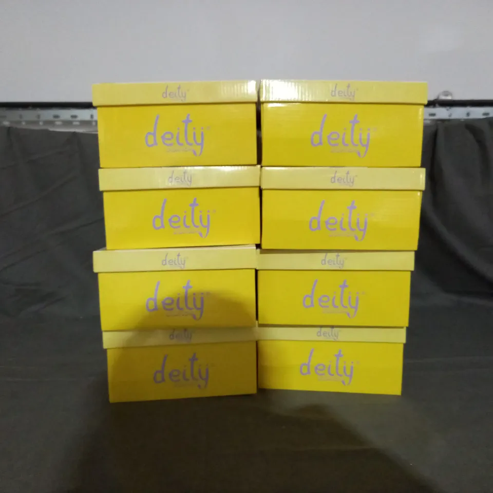 APPROXIMATELY 8 BOXED PAIR OF DEITY JUNIOR KIDS SHOES IN VARIOUS SIZES TO INCLUDE SIZE 36EU