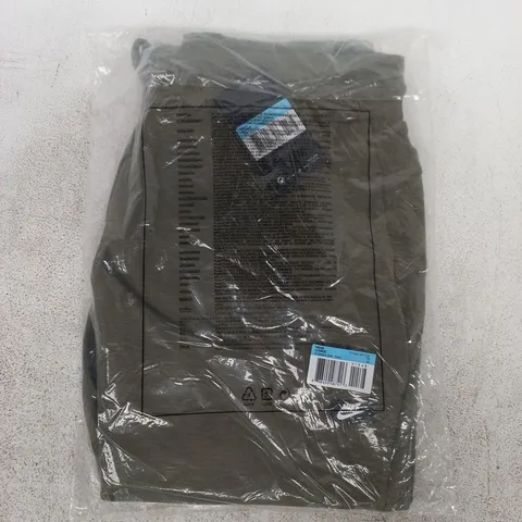 BAGGED NIKE JOGGERS IN GREEN SIZE MEDIUM