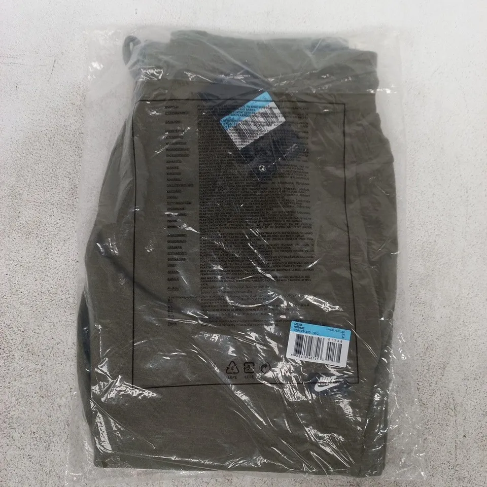 BAGGED NIKE JOGGERS IN GREEN SIZE MEDIUM