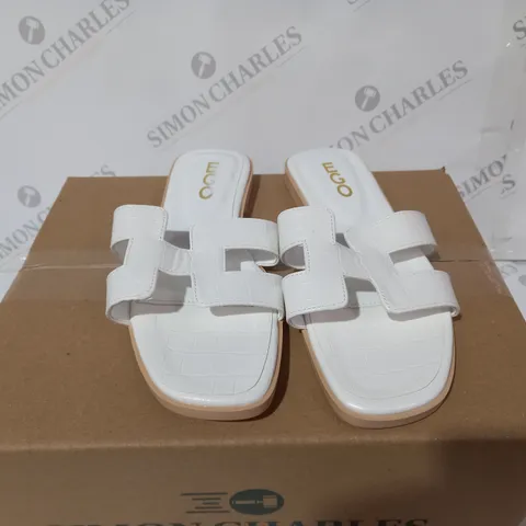 EGO WHITE SLIDERS SIZE 39