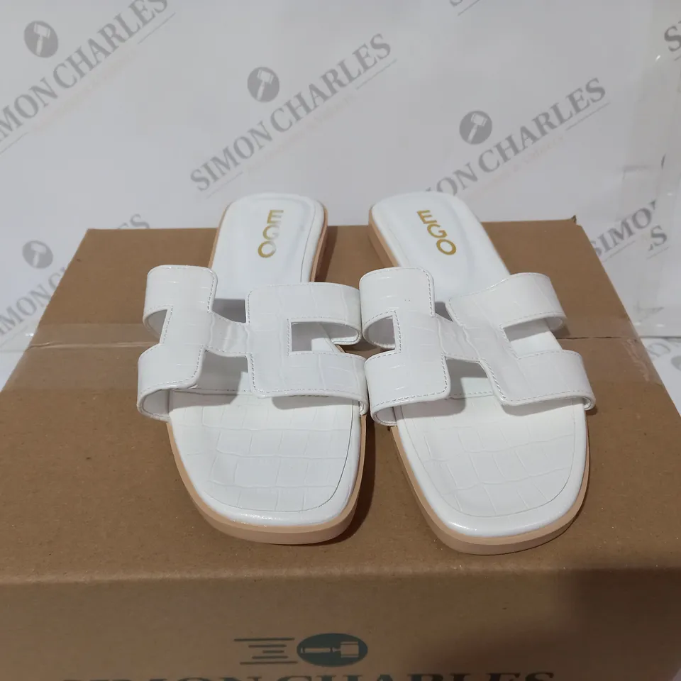 EGO WHITE SLIDERS SIZE 39