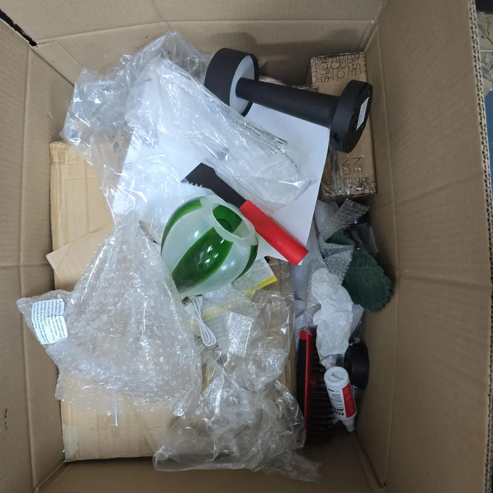 BOX OF APPROXIMATELY 13 ASSORTED ITEMS TO INCLUDE: ANTIFOG SPRAY AND RECHARGEABLE LAMP