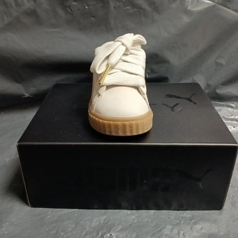 BOXED PAIR OF PUMA CREEPER PHATTY NUBUCK INFANT SHOES IN OFF WHITE SIZE UK 4