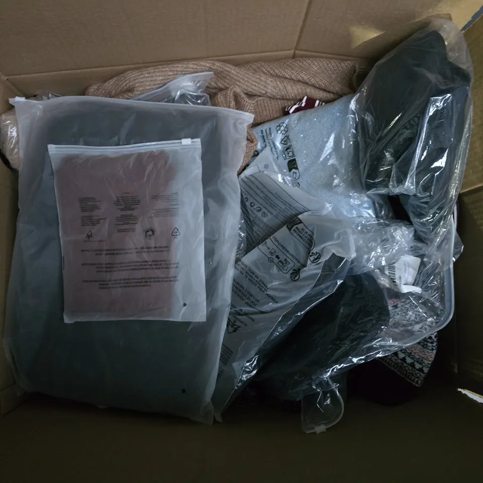 APPROXIMATELY 35 ASSORTED CLOTHING ITEMS IN VARIOUS SIZES, STYLES & COLOURS TO INCLUDE BRANDS SUCH AS BERSHKA, PULL & BEAR, CURLADY, ETC - COLLECTION ONLY