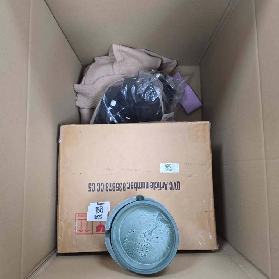 BOX OF APPROXIMATELY 8 ITEMS INCLUDING LAPTOP TRAY, GREEN THROW AND AILORIA GLOW TOUCH