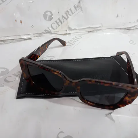 BOXED SQUARE SUNGLASSES IN TORTOISE SHELL