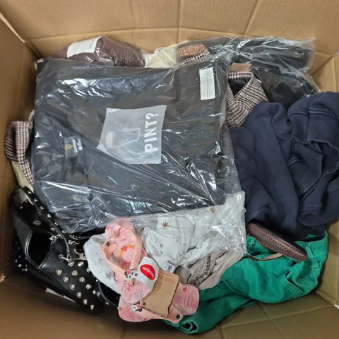 APPROXIMATELY 30 ASSORTED CLOTHING ITEMS IN VARIOUS SIZES, STYLES & COLOURS TO INCLUDE BRANDS SUCH AS GUINNESS, H&M, HAVAIANAS, ETC - COLLECTION ONLY