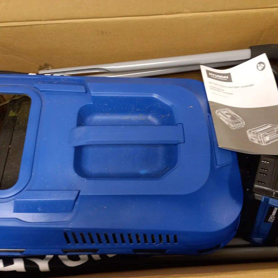 HYUNDAI 15"/38CM CORDLESS 40V LITHIUM-ION BATTERY ROLLER LAWNMOWER