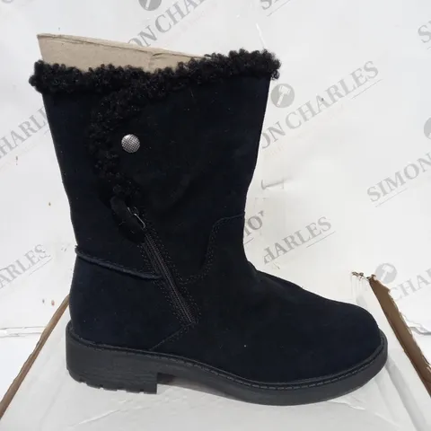 CLARKS OPAL ZIP BOOTS SIZE 4