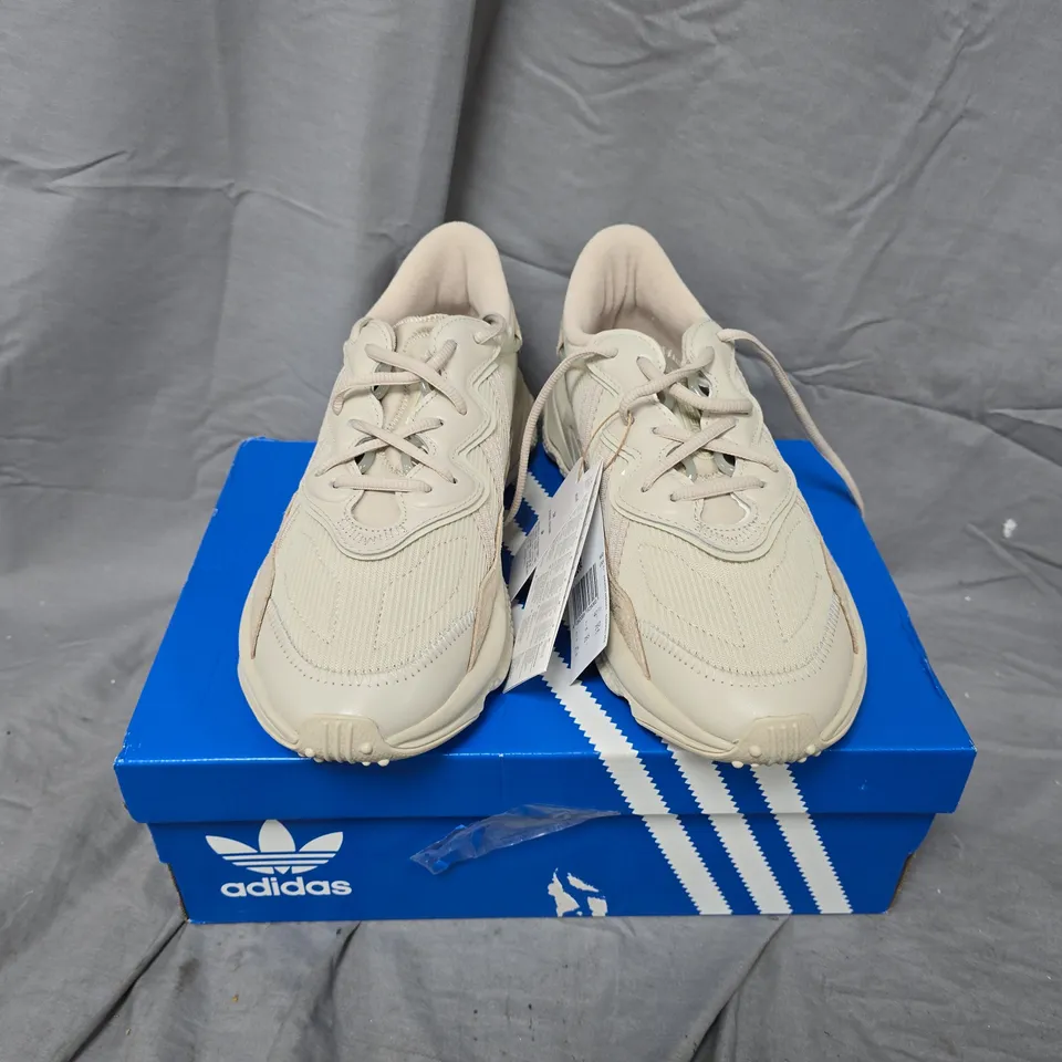 BOXED ADIDAS OZWEEGO TRAINERS – BEIGE/CREAM, UK 7 (US 7.5)