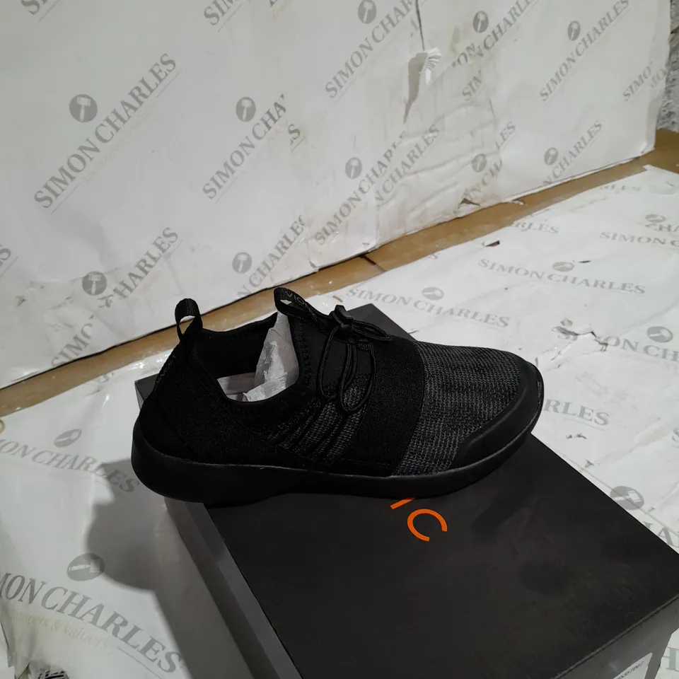 BOXED VIONIC ALANA TRAINERS BLACK AND GREY SIZE 3