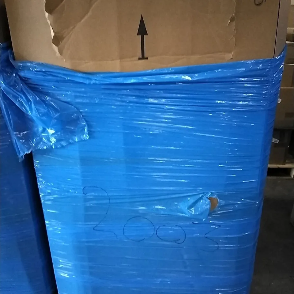 PALLET OF ASSORTED ITEMS INCLUDING CLOTHES RACK, GIONIEN, WHITE SCREEN BACK DROP, HNNHOME GREY STOOL, KKTONER BAR STOOL
