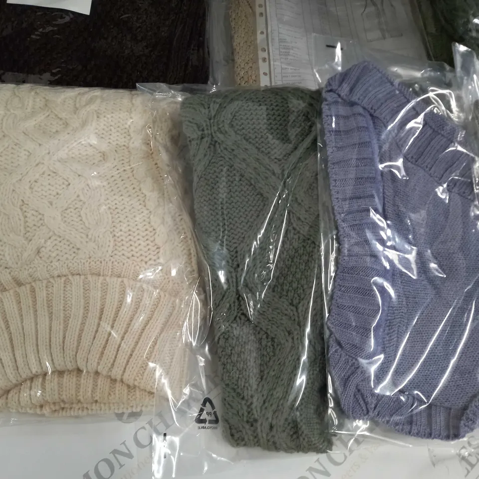 LOT OF 8 ASSORTED BAGGED CLOTHING ITEMS - VARIOUS SIZES