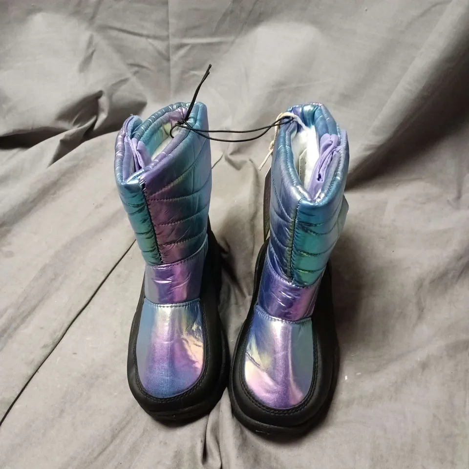 MOUNTAIN WAREHOUSE KIDS' IRIDESCENT PADDED WINTER BOOTS  - KIDS UK SIZE 8