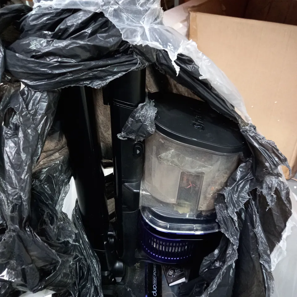 SHARK CORDLESS STICK VACUUM IZ390UKTQ